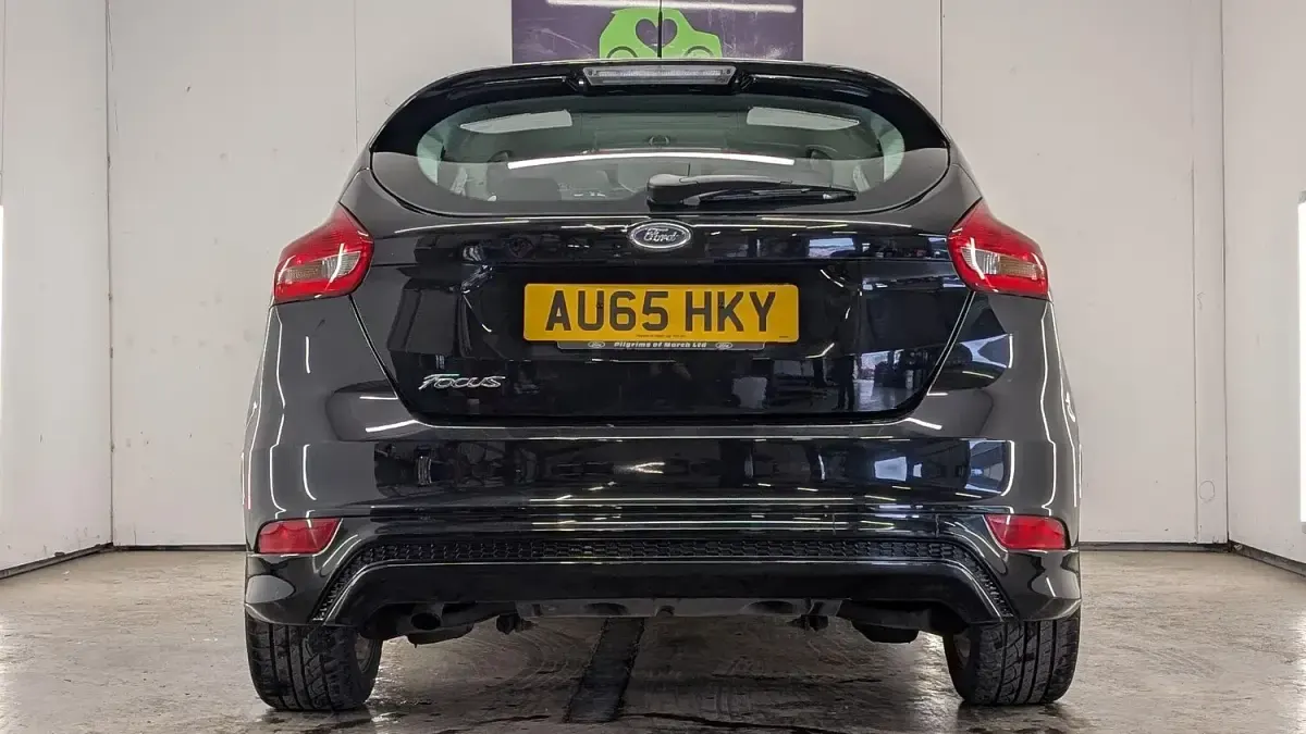 Used Ford Focus Zetec 115 HP (84 kW) 2015 Black Hatchback