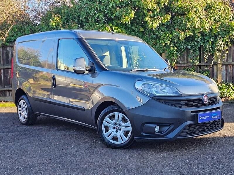 Used Fiat Doblò 95 HP (69 kW) 2017 Grey MPV
