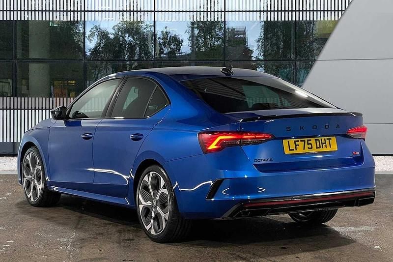 Used Skoda Octavia vRS 195 HP (143 kW) 2025 Race blue metallic Hatchback