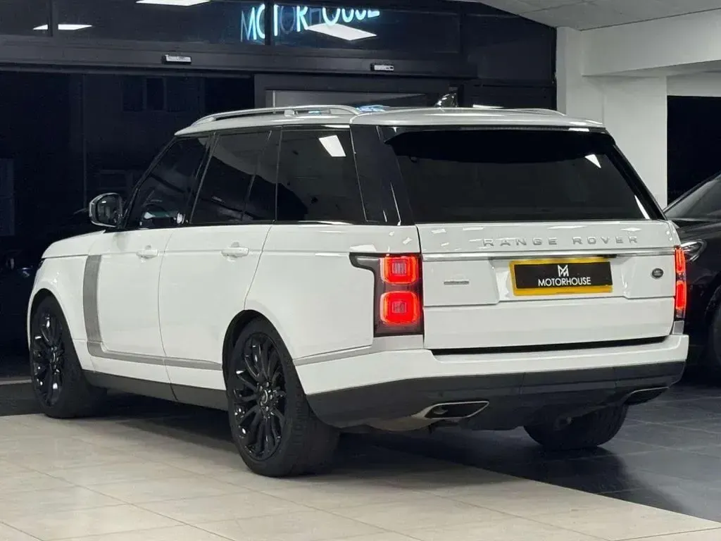 Used Land Rover Range Rover Vogue 306 HP (225 kW) 2018 White SUV