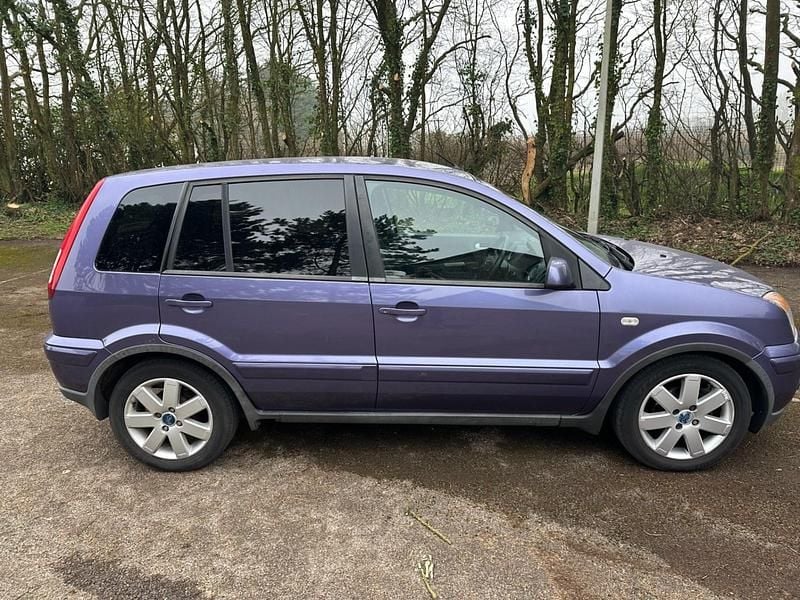 Used Ford Fusion 2008 Mauve Hatchback