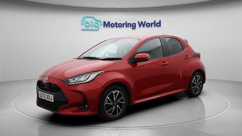 Used Toyota Yaris Hybrid Design 114 HP (83 kW) 2022 Red Hatchback