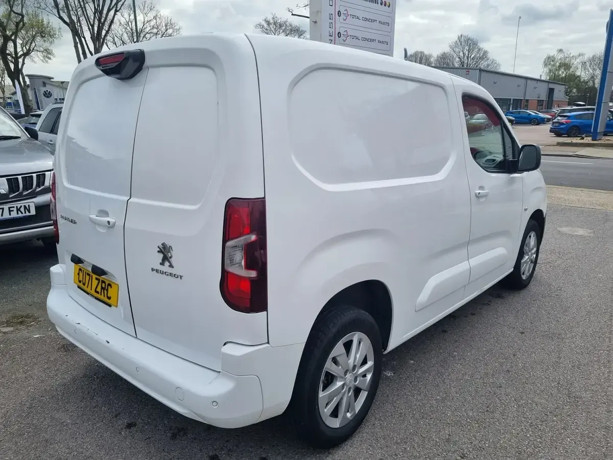 Used Peugeot Partner Premium 2021 White MPV
