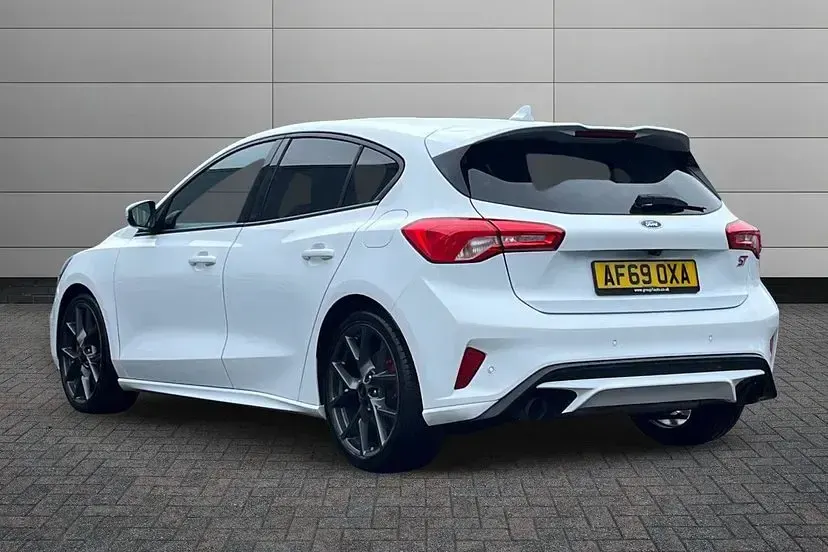 Used Ford Focus ST 280 HP (205 kW) 2019 White Hatchback