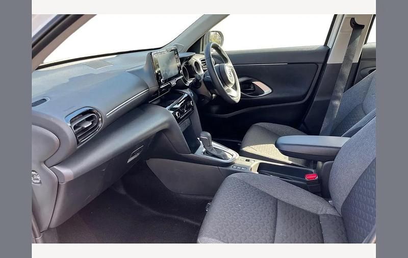 Used Toyota Yaris Cross 116 HP (85 kW) 2024 Pure white SUV