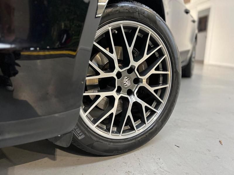 Used Porsche Macan 252 HP (185 kW) 2015 Black SUV