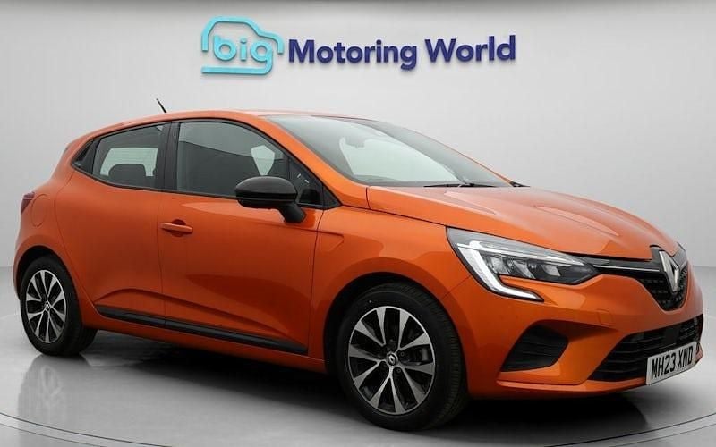 Used 2023 Renault Clio V Evolution Hatchback | £14,500 (Good price) - Image 1/4
