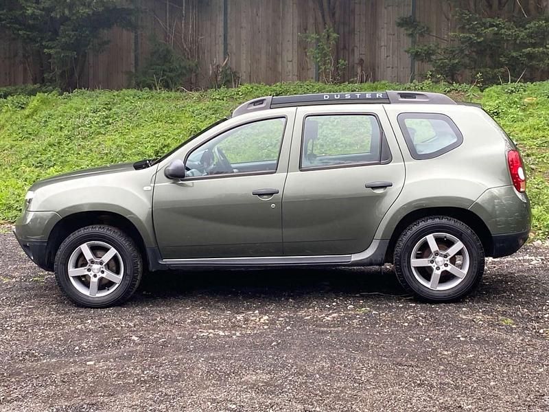 Used Dacia Duster Ambiance 110 HP (80 kW) 2015 Green SUV