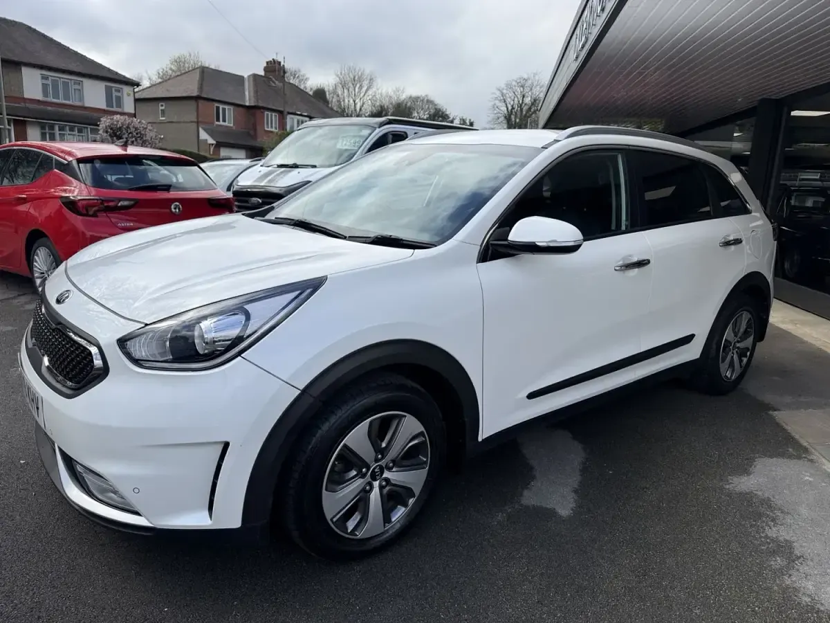 Używany Kia Niro 141 KM (103 kW) 2019 Biały SUV