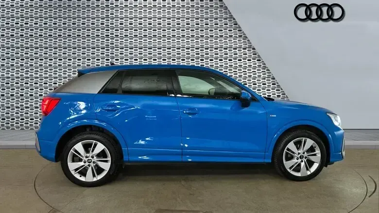 Begagnad Audi Q2 S-Line 150 HK (110 kW) 2023 Blå SUV