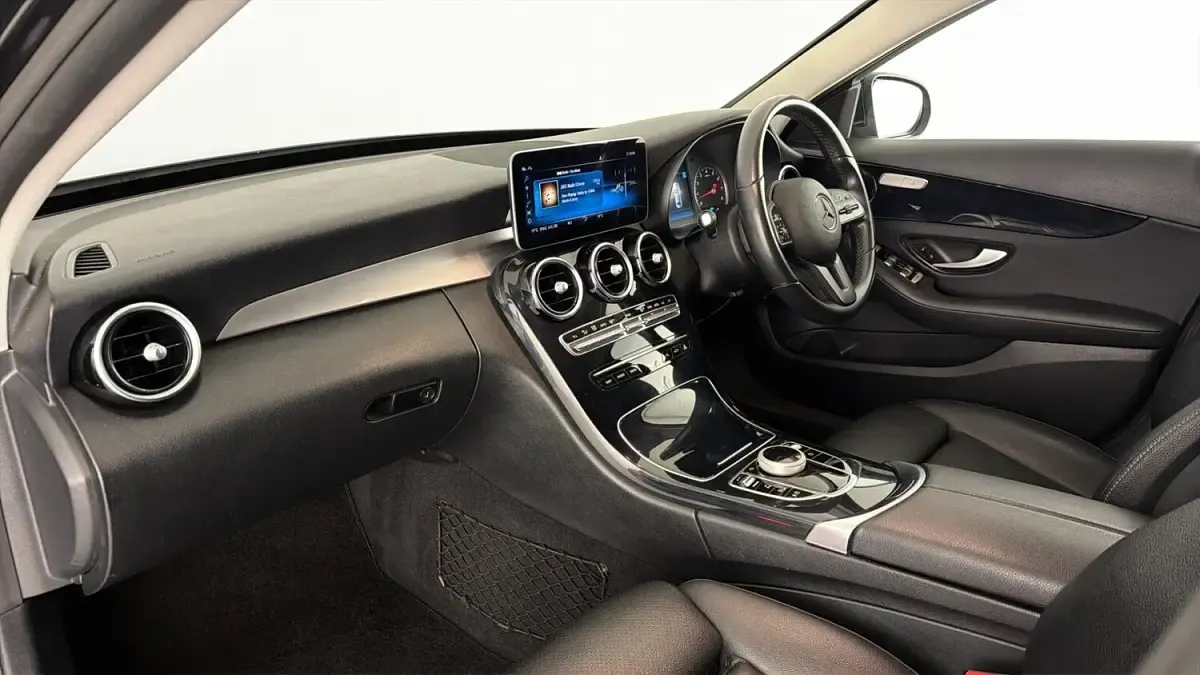 Used Mercedes C200 SE 198 HP (145 kW) 2019 Obsidian black Sedan