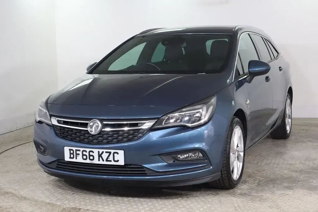 Used Vauxhall Astra SRi 105 HP (77 kW) 2016 Blue Estate