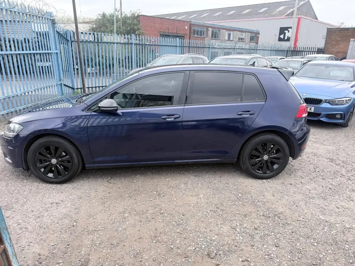 Used VW Golf VII SE 2017 Blue Hatchback