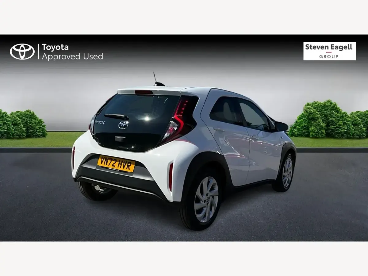 Used Toyota Aygo X PURE 72 HP (52 kW) 2022 White SUV