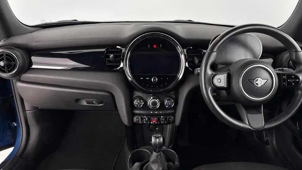 Używany Mini Cooper Classic 134 KM (98 kW) 2022 Niebieski Hatchback