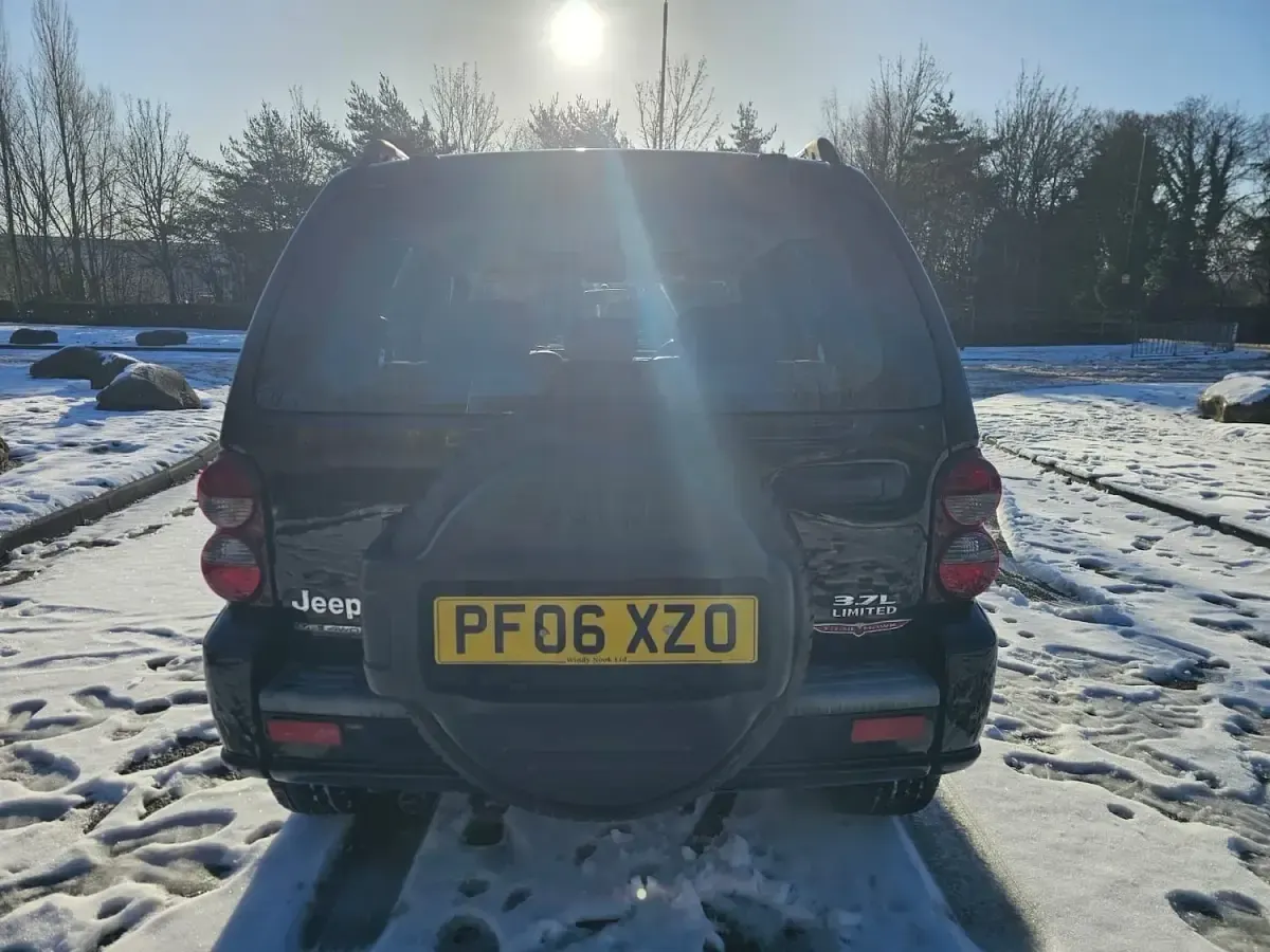 Used Jeep Cherokee Limited 201 HP (147 kW) 2006 Black SUV