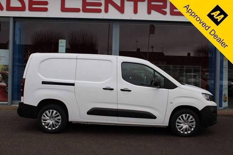 Used Peugeot Partner Premium 2022 White MPV