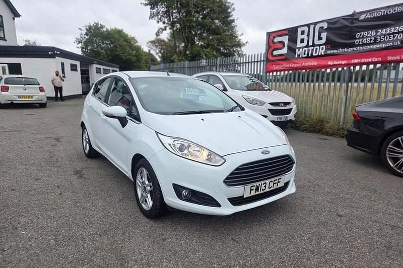 White Used 2013 Ford Fiesta Zetec Hatchback | £4,499 (Fair price) - Image 1/1