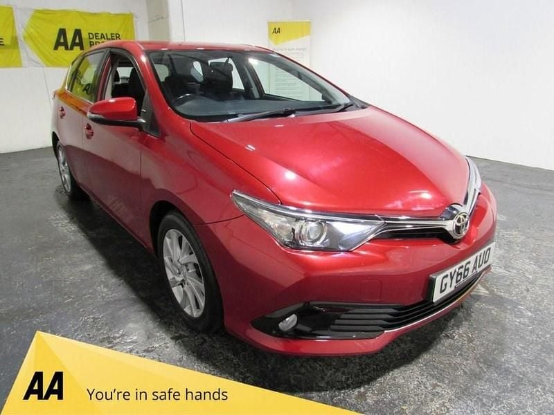 Red Used 2016 Toyota Auris Business Edition Hatchback | £8,000 (Fair price) - Image 1/3