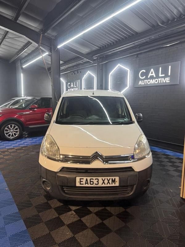 Used Citroën Berlingo 75 HP (55 kW) 2013 White MPV