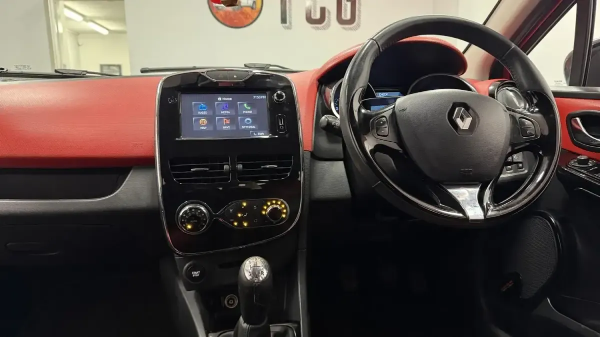 Usado Renault Clio IV Dynamique 90 CV (66 kW) 2013 Rojo Utilitario