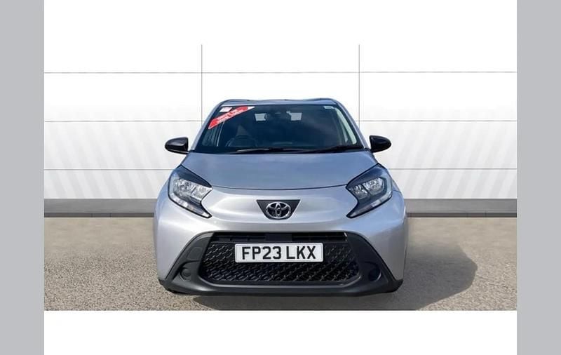 Used Toyota Aygo X PURE 72 HP (52 kW) 2023 Silver SUV