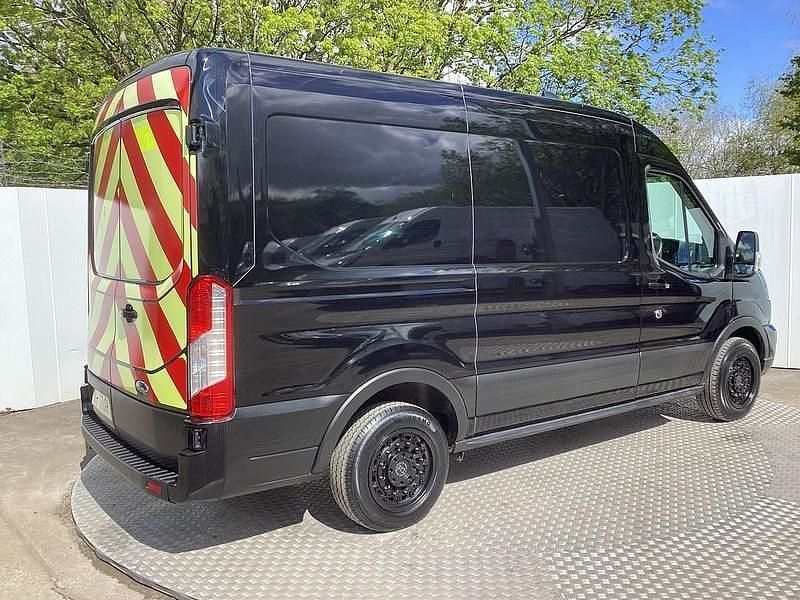Usado Ford Transit 130 HP (95 kW) 2023 Preto Van