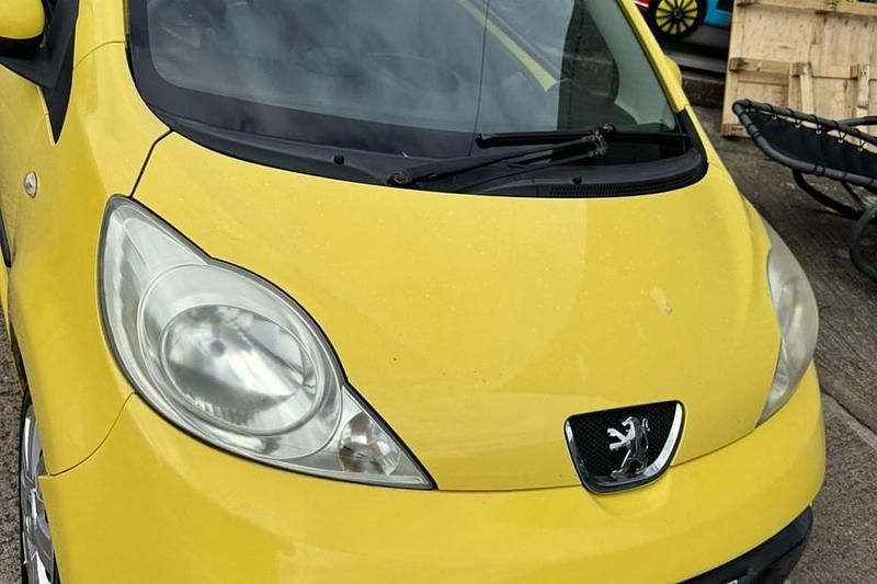 Yellow Used 2005 Peugeot 107 Hatchback | £995 (Good price) - Image 1/1