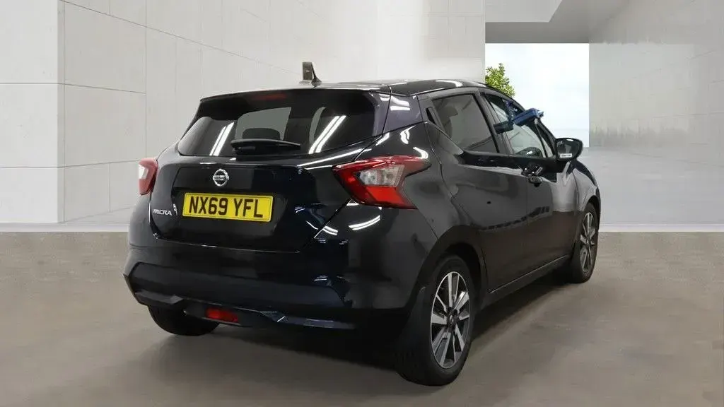 Used Nissan Micra N-Connecta 100 HP (73 kW) 2019 Black Hatchback