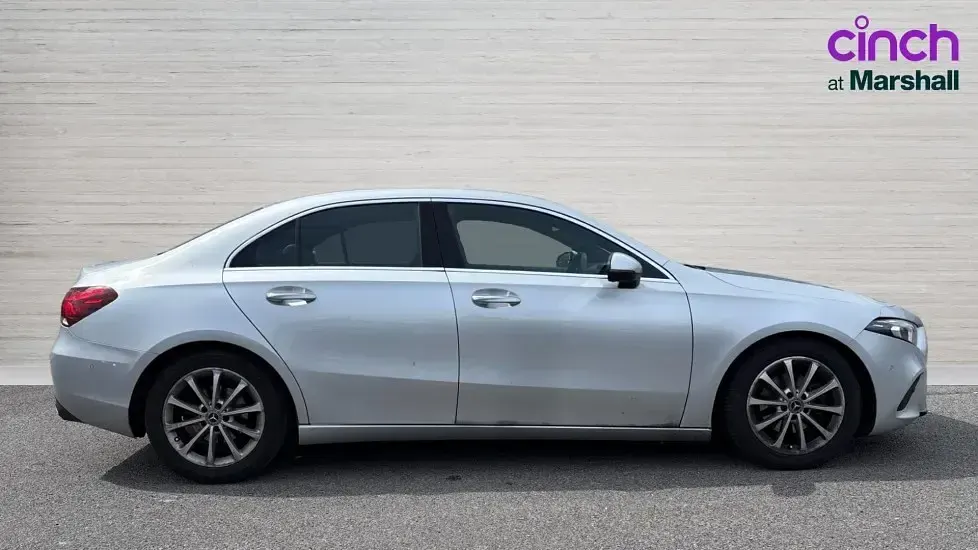 Usado Mercedes A180 Premium 116 HP (85 kW) 2019 Prateado Sedan