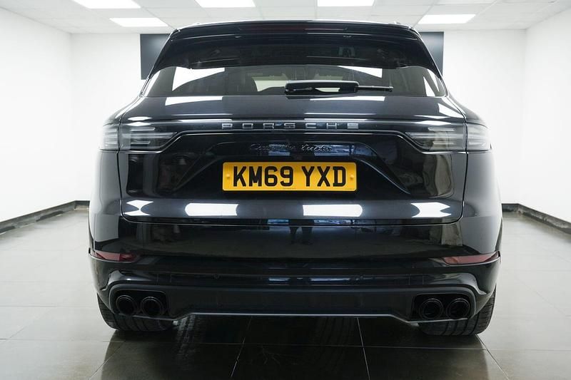 Used Porsche Cayenne Turbo 550 HP (404 kW) 2019 Black SUV