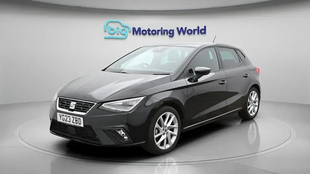Usado Seat Ibiza FR 110 CV (80 kW) 2023 Negro Utilitario