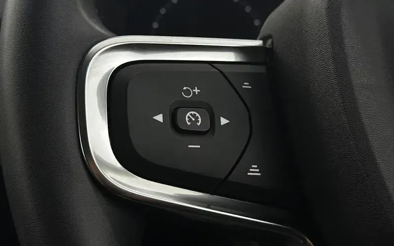 Used Volvo XC40 Inscription 211 HP (155 kW) 2021 Silver SUV