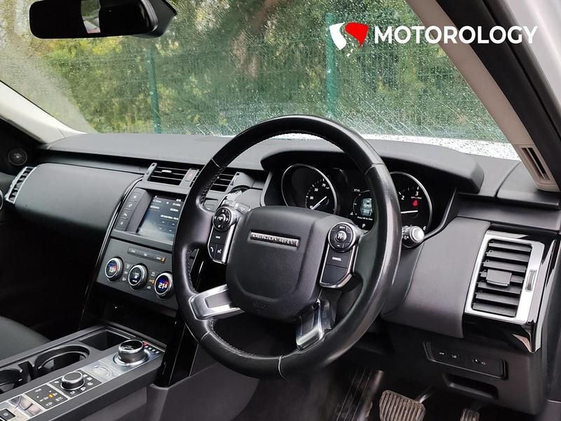 Used Land Rover Discovery 5 S 240 HP (176 kW) 2017 White SUV