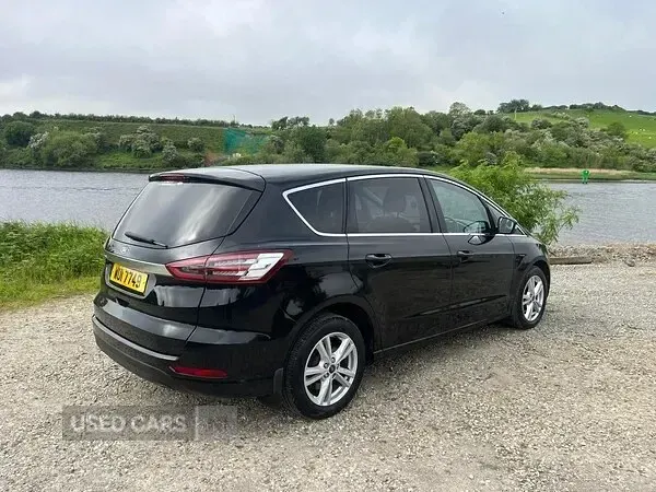 Used Ford S-MAX Titanium 180 HP (132 kW) 2018 Black MPV