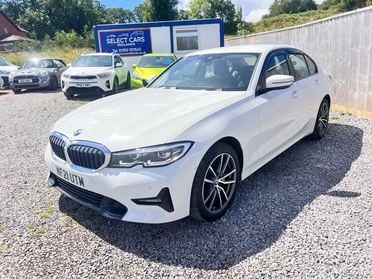 Used BMW 318 Sport Line 156 HP (114 kW) 2021 White Sedan