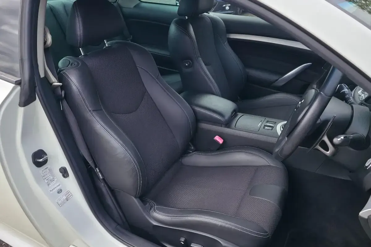 Used Nissan Skyline S 331 HP (243 kW) 2008 White Coupe