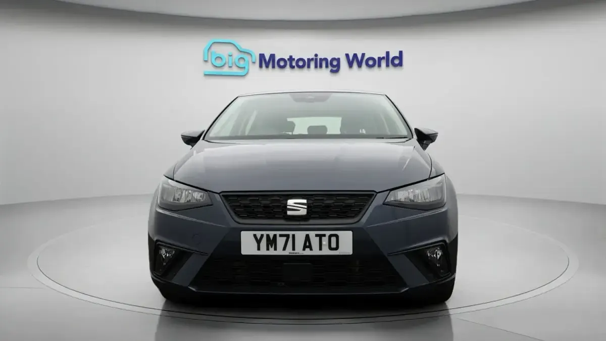 Usado Seat Ibiza SE Technology 94 CV (69 kW) 2022 Gris Utilitario