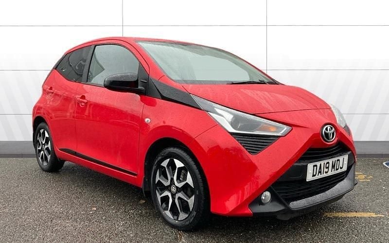 Used Toyota Aygo Trend 72 HP (52 kW) 2019 Red Hatchback