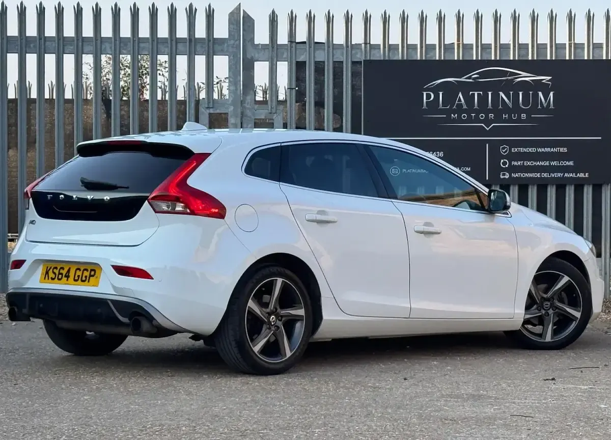 Used Volvo V40 R-Design 115 HP (84 kW) 2014 White Hatchback