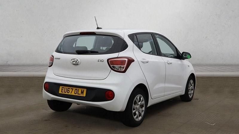 Used Hyundai i10 SE 87 HP (63 kW) 2017 White Hatchback