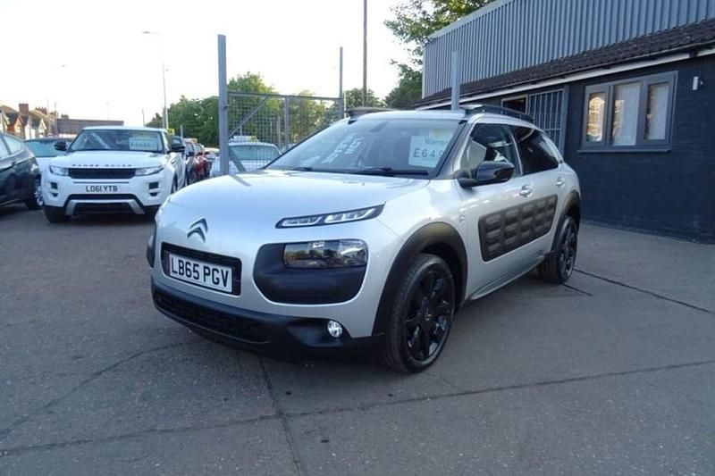 Used Citroën C4 Cactus Flair 100 HP (73 kW) 2016 Silver Hatchback