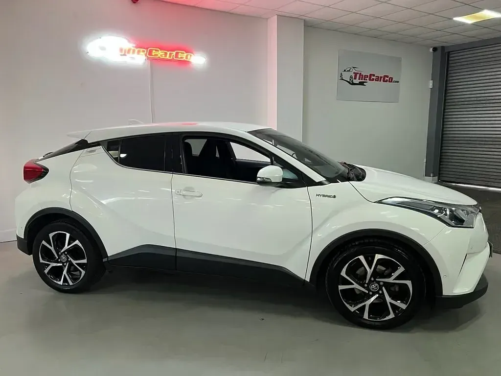 Used Toyota C-HR Design 122 HP (89 kW) 2019 White SUV