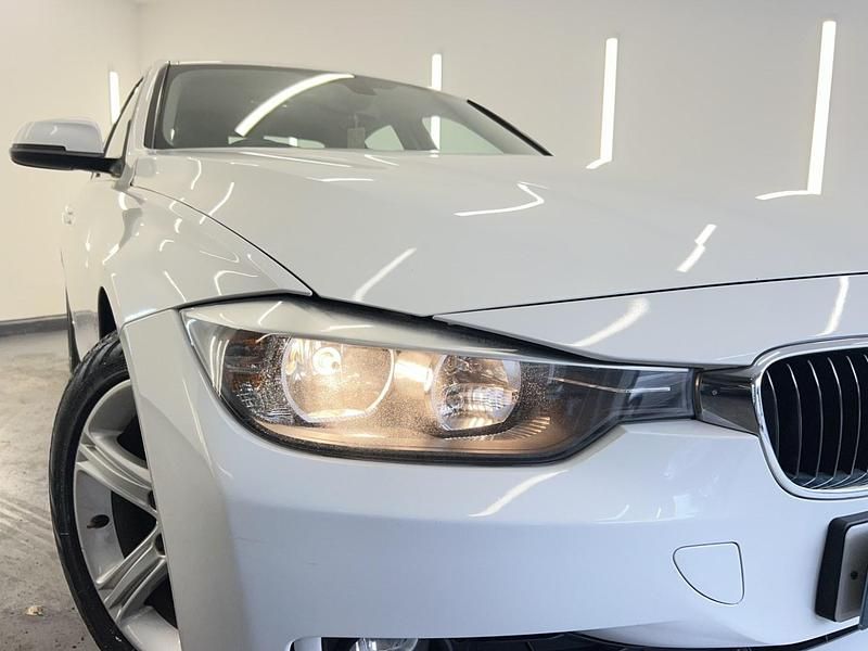 Begagnad BMW 318 2012 Vit Sedan