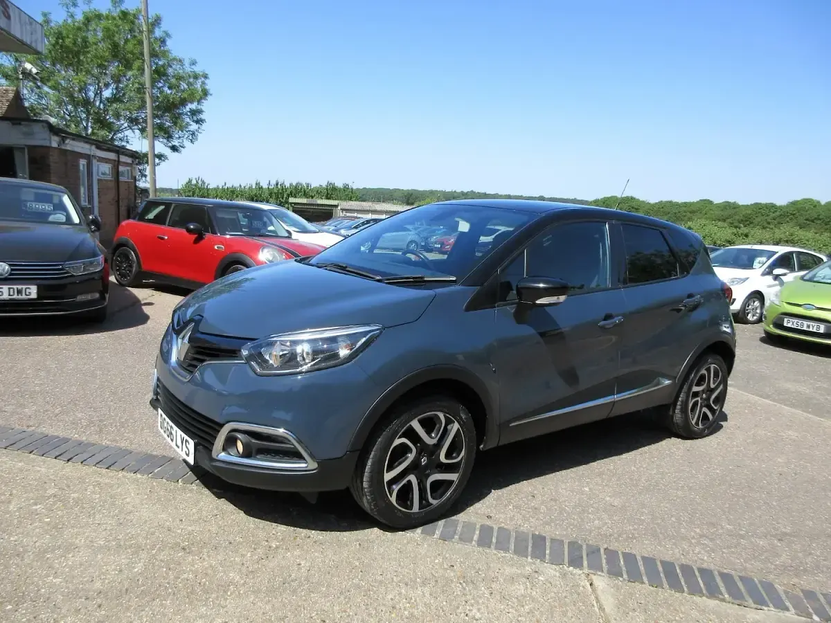 Used Renault Captur Dynamique 90 HP (66 kW) 2016 Blue SUV
