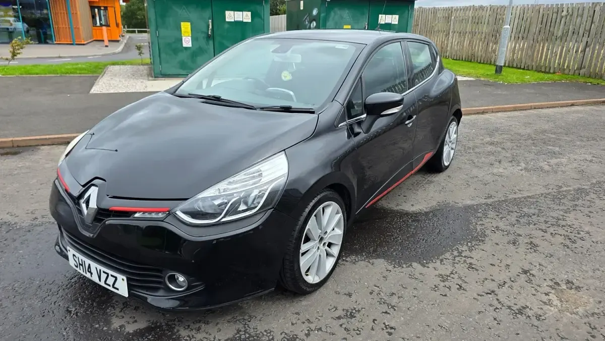 Used Renault Clio Dynamique 90 HP (66 kW) 2014 Red Hatchback
