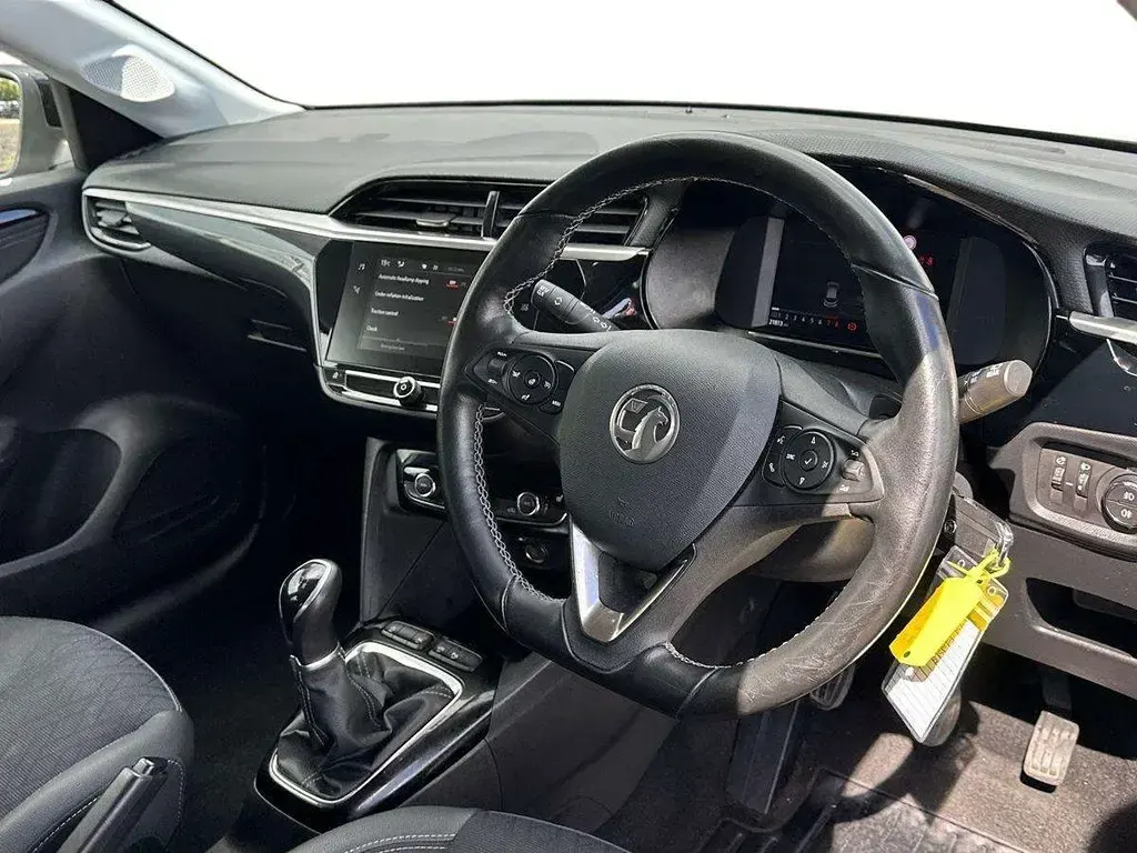 Używany Vauxhall Corsa Edition 73 KM (53 kW) 2022 Szary Hatchback