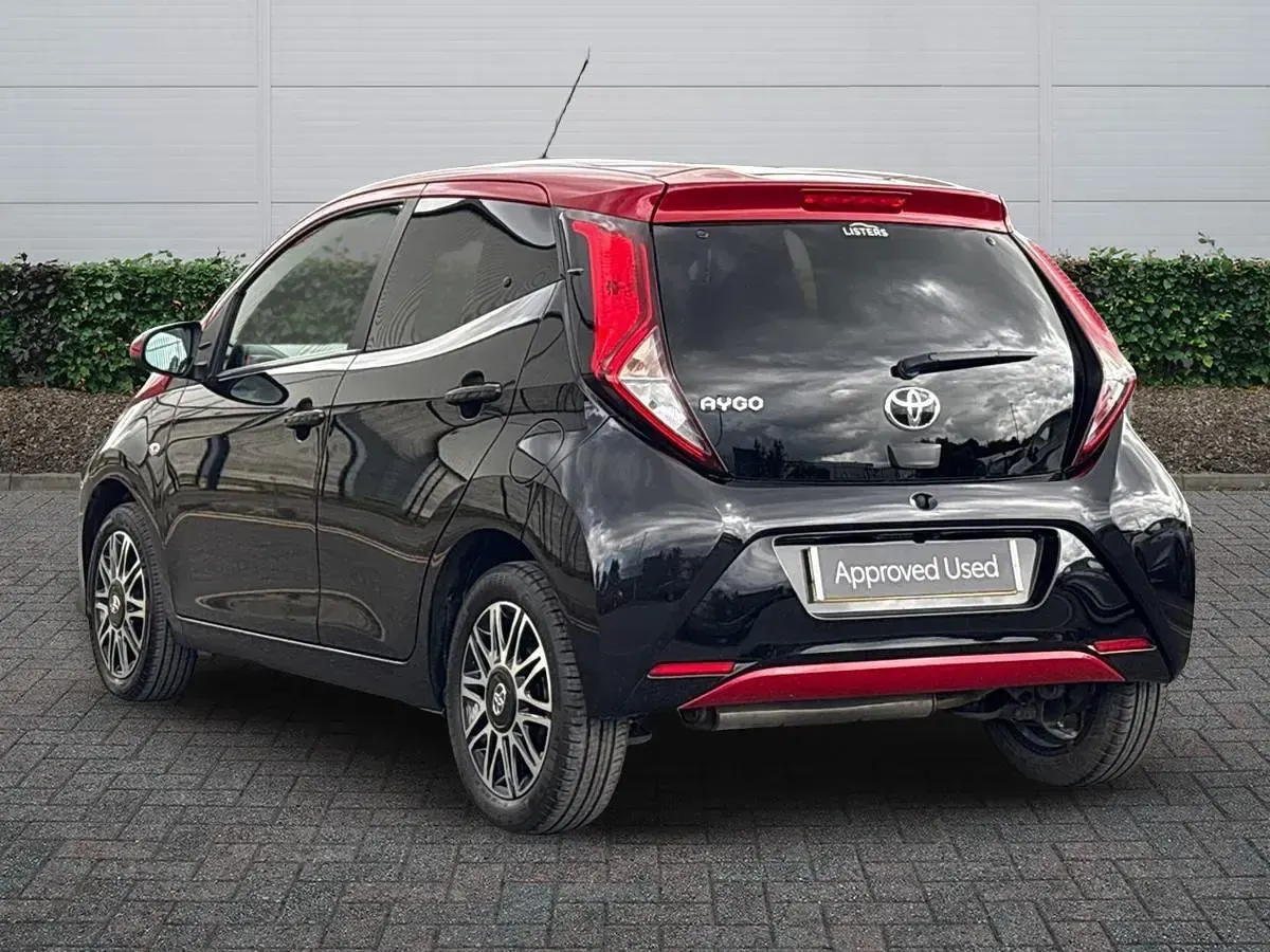 Used Toyota Aygo X-clusiv 72 HP (52 kW) 2021 Black Hatchback