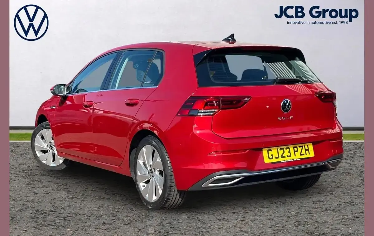 Used VW Golf VIII Style 130 HP (95 kW) 2023 Red Hatchback