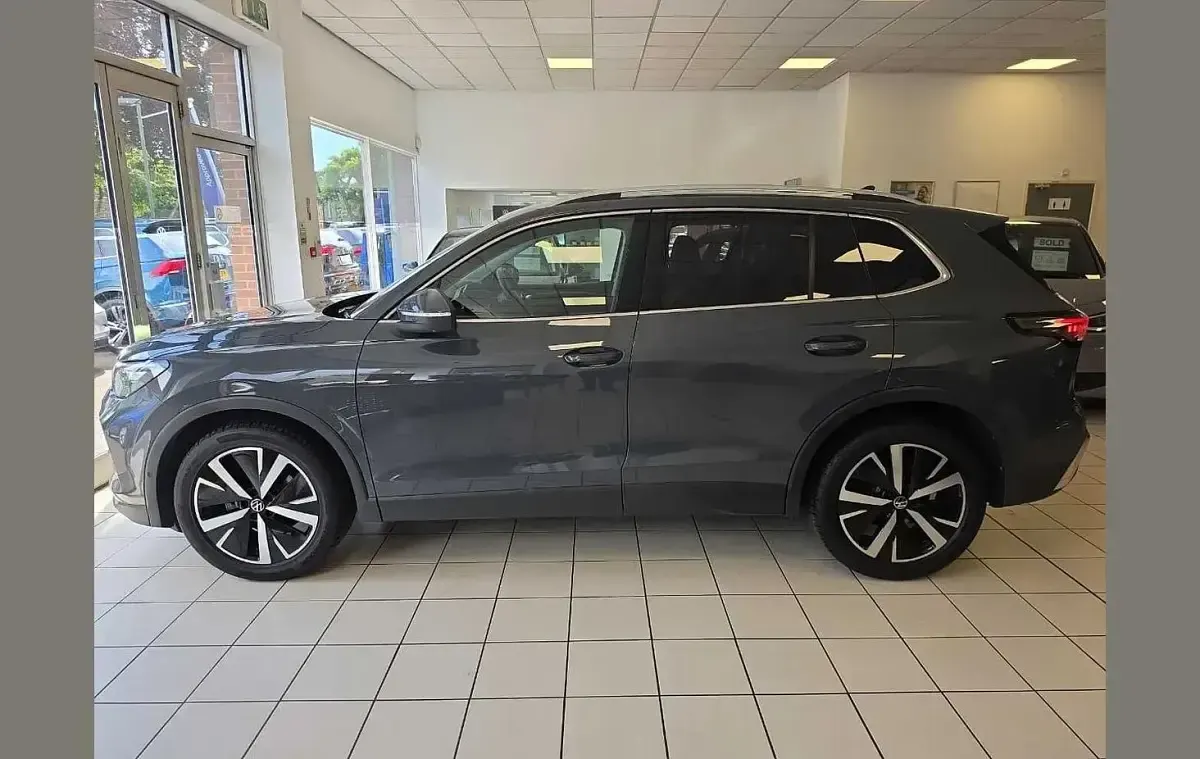 Used VW Tiguan Elegance 147 HP (108 kW) 2024 Grey SUV